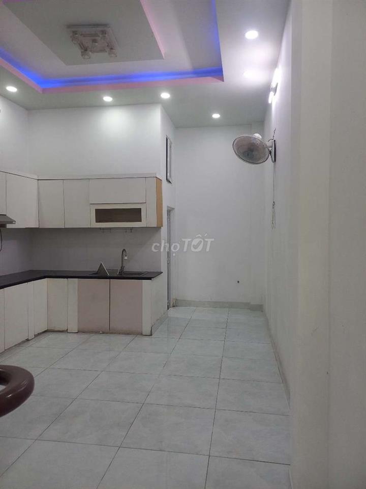Nhà Dương Quảng Hàm HXT . 4 tầng. 5pn.5 wc. St