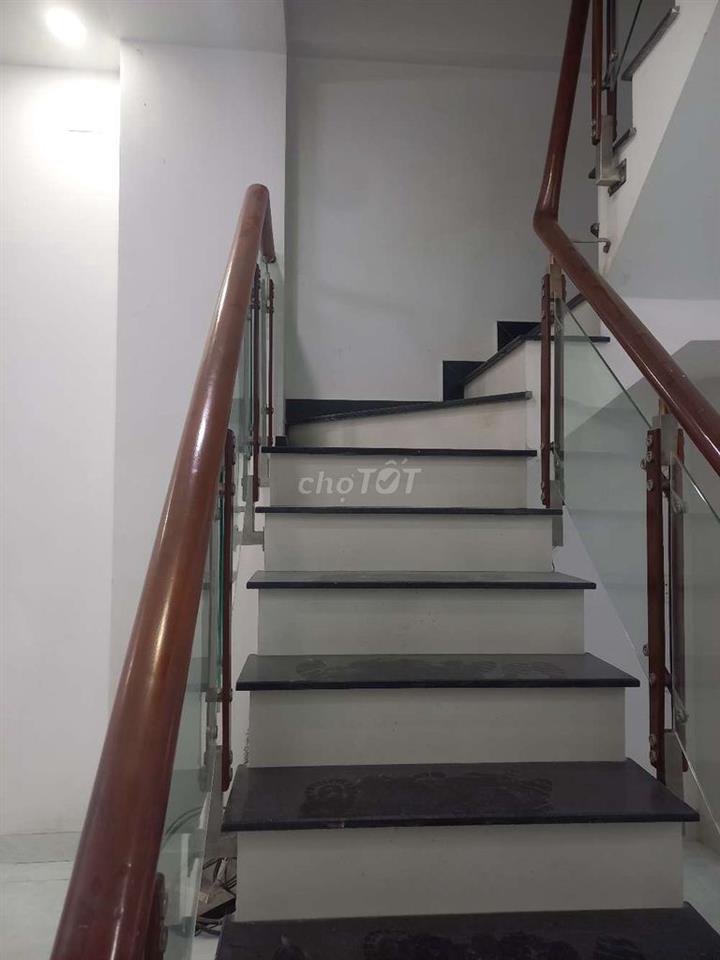 Nhà Dương Quảng Hàm HXT . 4 tầng. 5pn.5 wc. St
