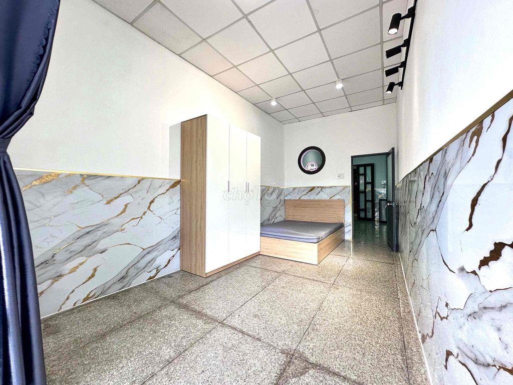Nguyên lầu 1 -90m2-2Pn + ban công- nhà mặt tiền