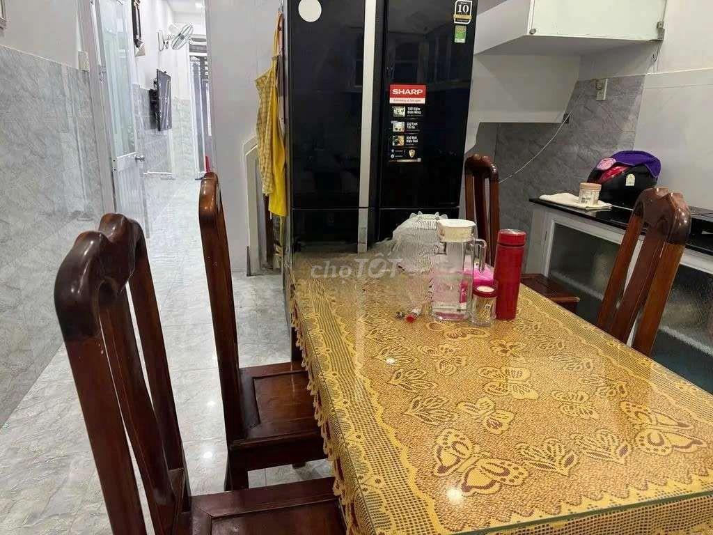 Cho thuê nguyên tầng trệt lối đi riêng Ngô Tất Tố BT.