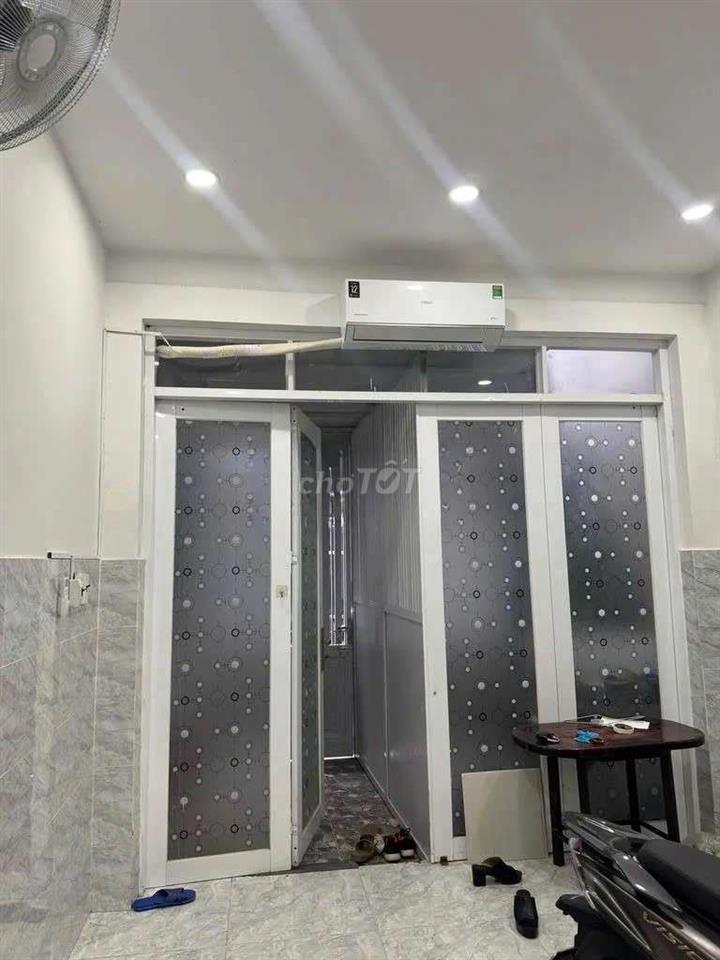 Cho thuê nguyên tầng trệt lối đi riêng Ngô Tất Tố BT.