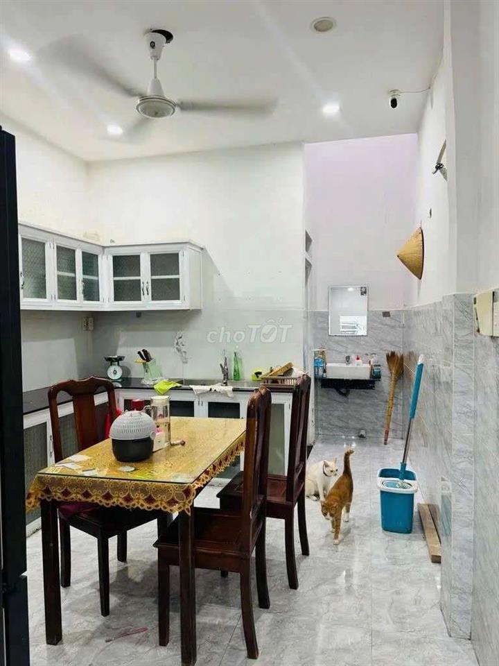Cho thuê nguyên tầng trệt lối đi riêng Ngô Tất Tố BT.