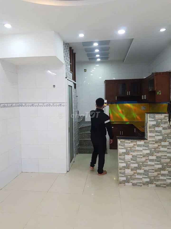 Nguyên căn cho thuê 1t 1l 2pn 2w Huỳnh Văn Bánh Phú Nhuận. 