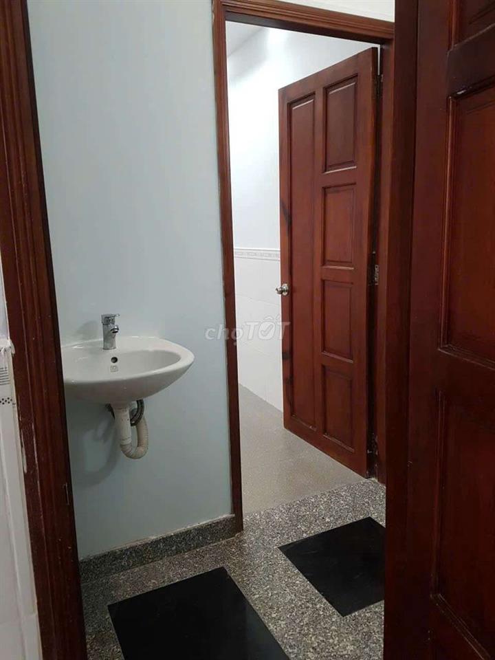Nguyên căn cho thuê 1t 1l 2pn 2w Huỳnh Văn Bánh Phú Nhuận. 