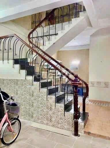 Nguyên căn cho thuê sát mặt tiền đường 1t 3l Bành Văn Trân Tân Bình. 