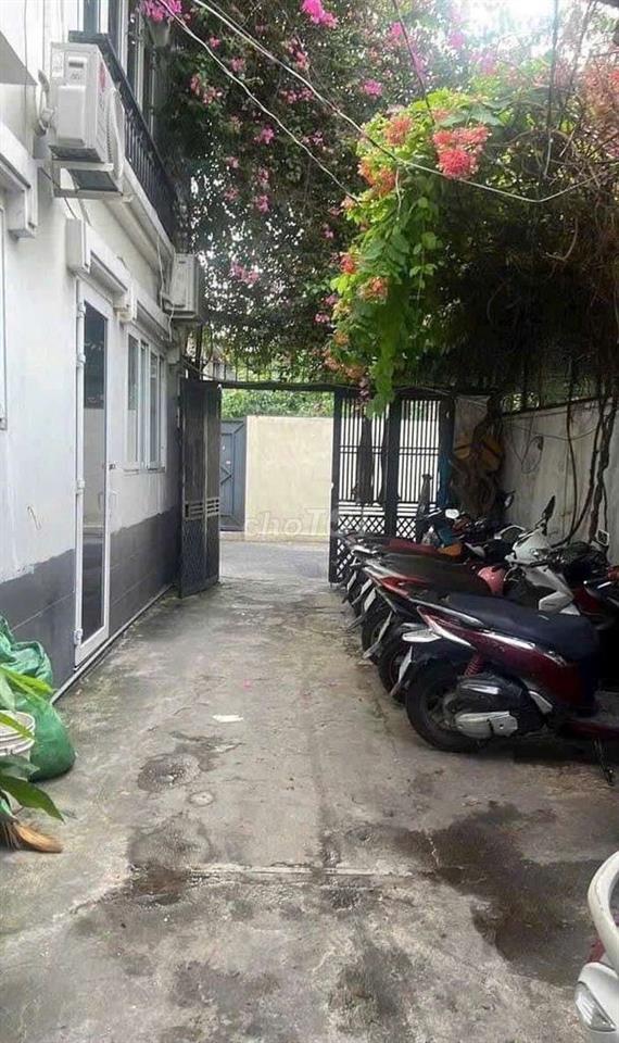 Nguyên căn cho thuê 1t 3l st 3pn 4w Lê Văn Sỹ Phú Nhuận.