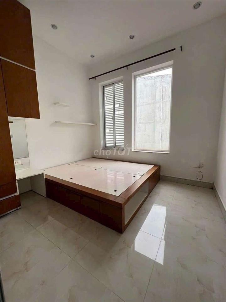 Nguyên căn cho thuê 1t 3l st 3pn 4w Lê Văn Sỹ Phú Nhuận.
