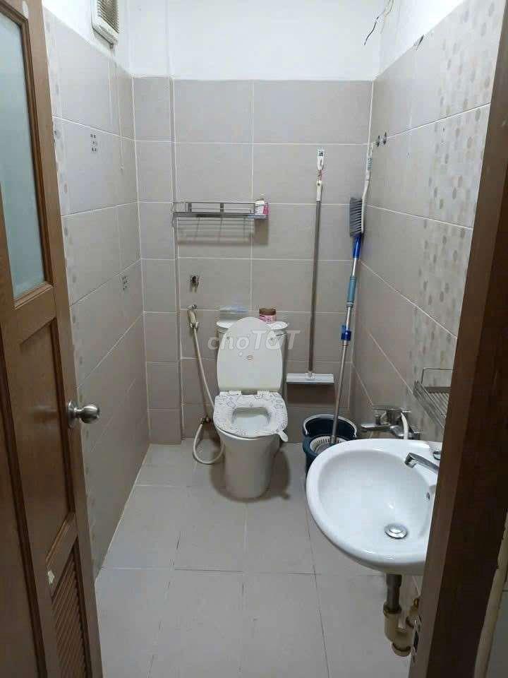Nguyên căn cho thuê 2pn đường Thành Thái Quận 10. 