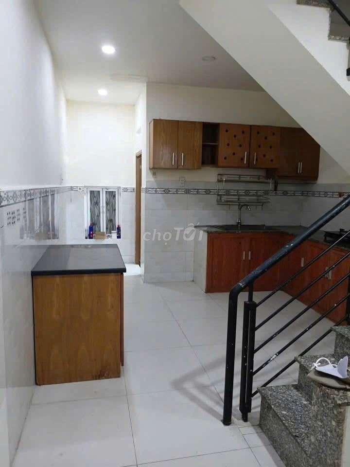Nguyên căn cho thuê 2pn đường Thành Thái Quận 10. 