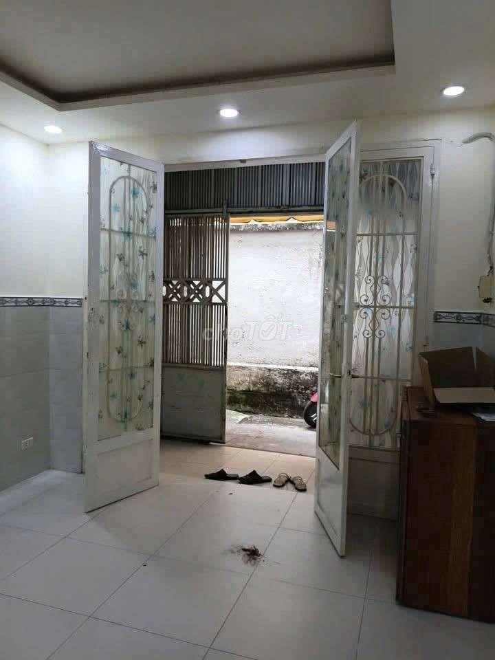 Nguyên căn cho thuê 2pn đường Thành Thái Quận 10. 