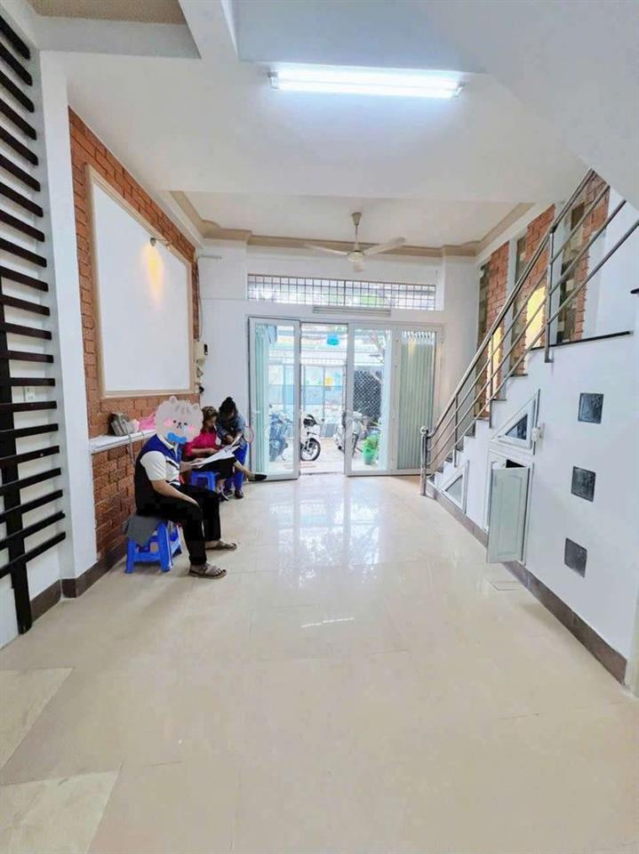 Mặt tiền Trần Hữu Trang KD tự do Phú Nhuận. 