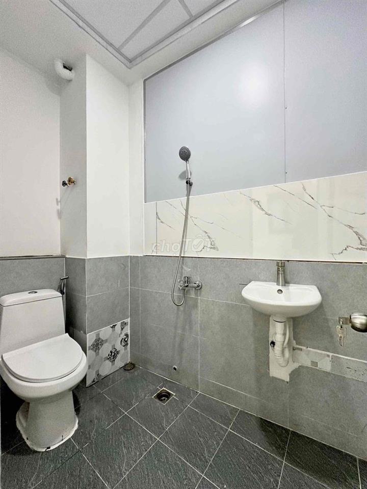 STUDIO FULL NT, NGAY IUH, VĂN LANG