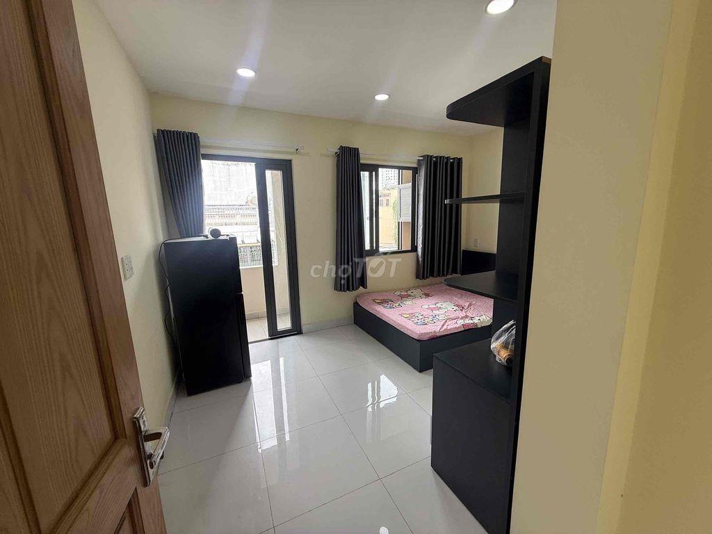 PHÒNG STUDIO BAN CÔNG GẦN Q1
