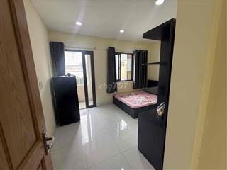 PHÒNG STUDIO BAN CÔNG GẦN Q1