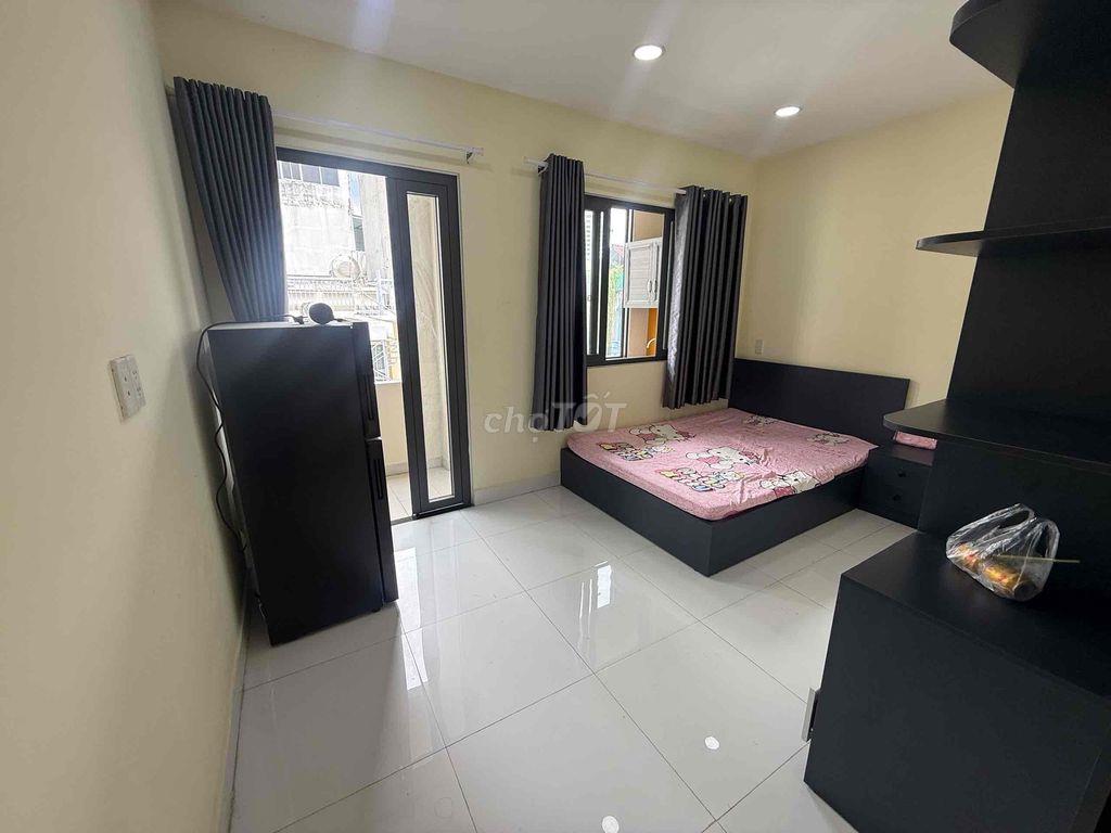 PHÒNG STUDIO BAN CÔNG GẦN Q1