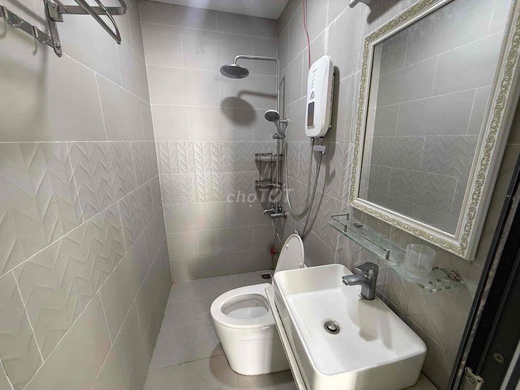 PHÒNG STUDIO BAN CÔNG GẦN Q1