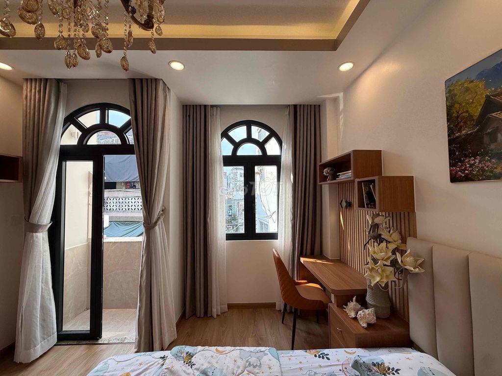 STUDIO BAN CÔNG SANG XỊN MỊN GẦN TRUNG TÂM