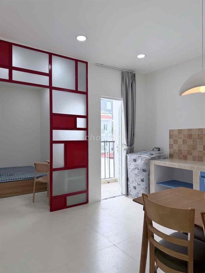 Studio ban công gần Hàng xanh