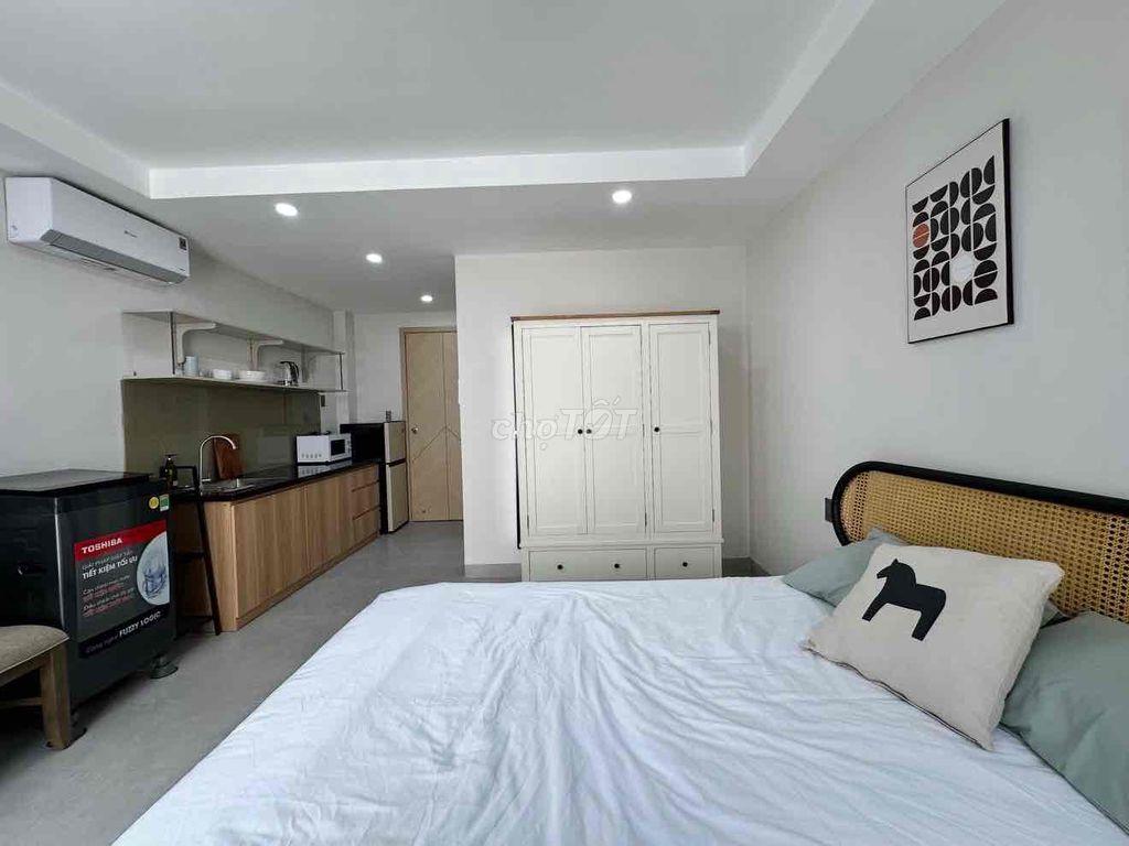 STUDIO CỬA SỔ TO NGAY HUTECH