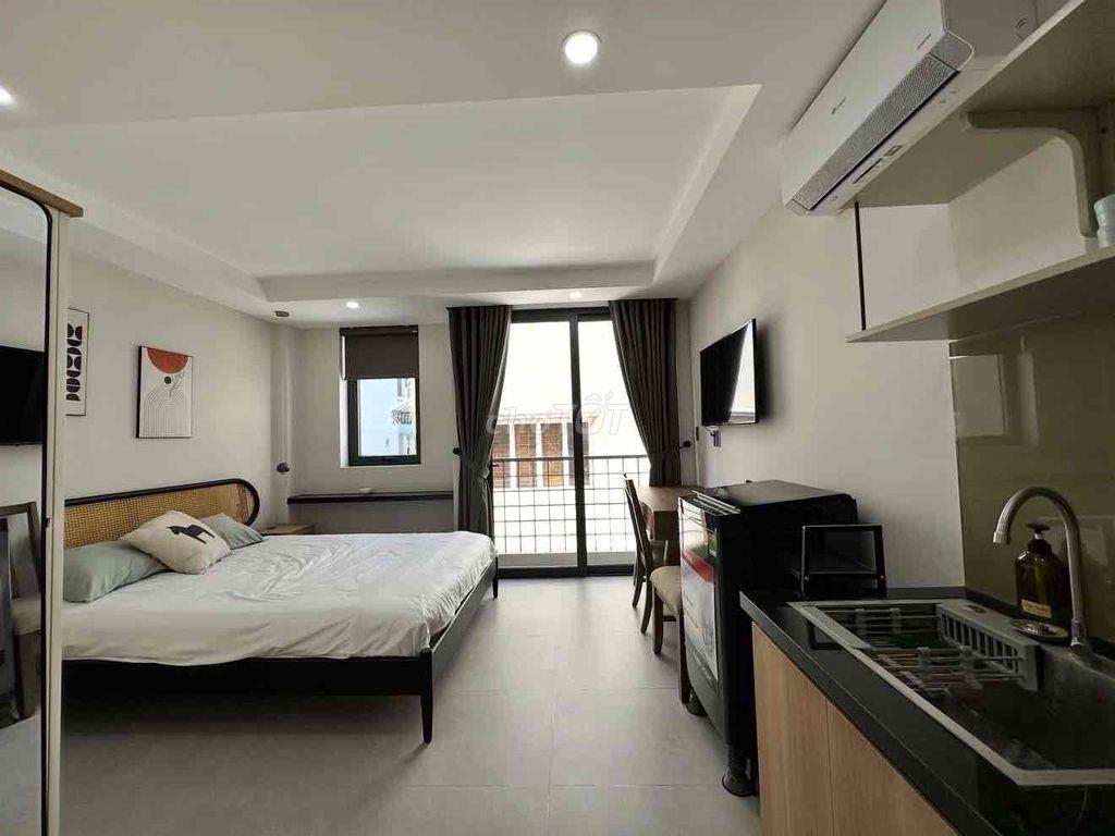 STUDIO CỬA SỔ TO NGAY HUTECH
