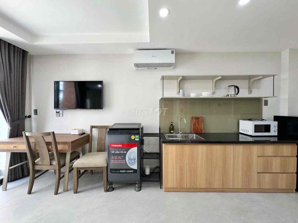 STUDIO CỬA SỔ TO NGAY HUTECH