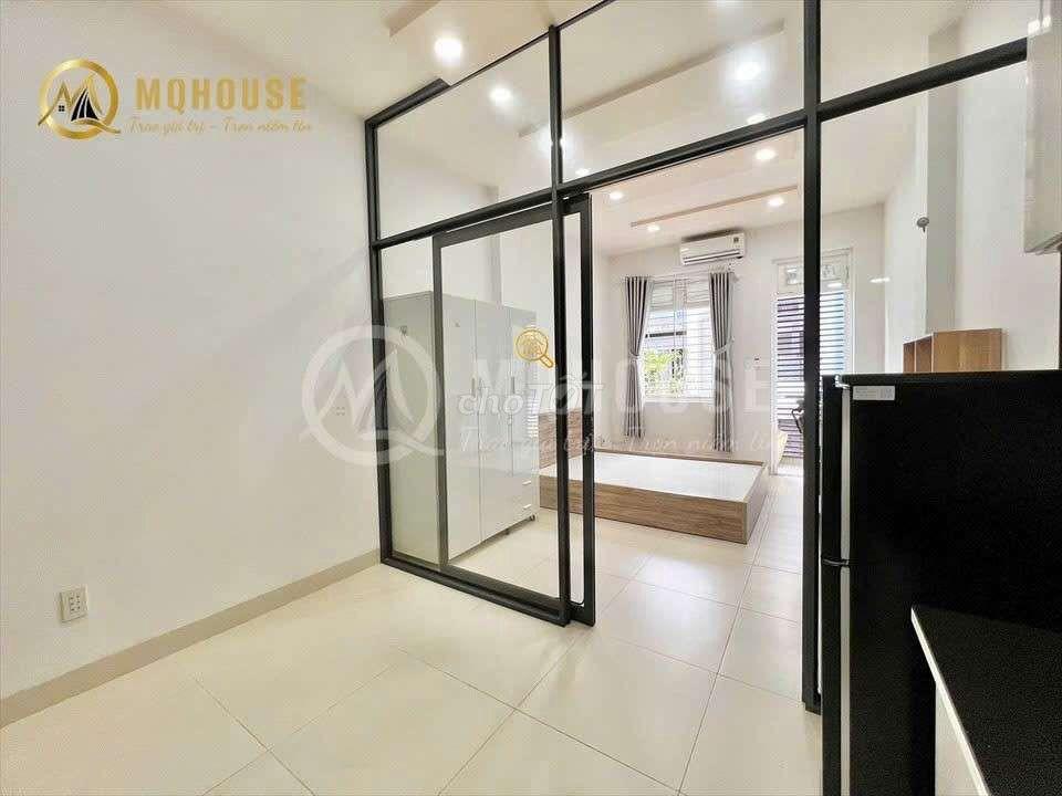 🏡 Cho Thuê CH 1PN Gần Hàng Xanh - Ban Công Riêng - Tách Bếp 40m²