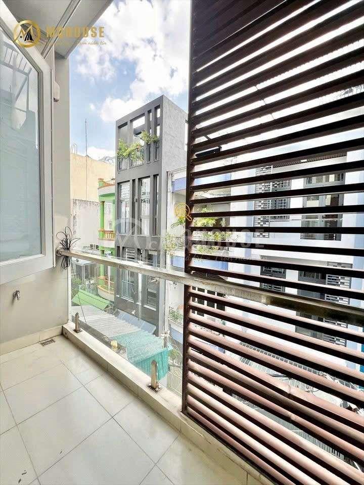 🏡 Cho Thuê CH 1PN Gần Hàng Xanh - Ban Công Riêng - Tách Bếp 40m²