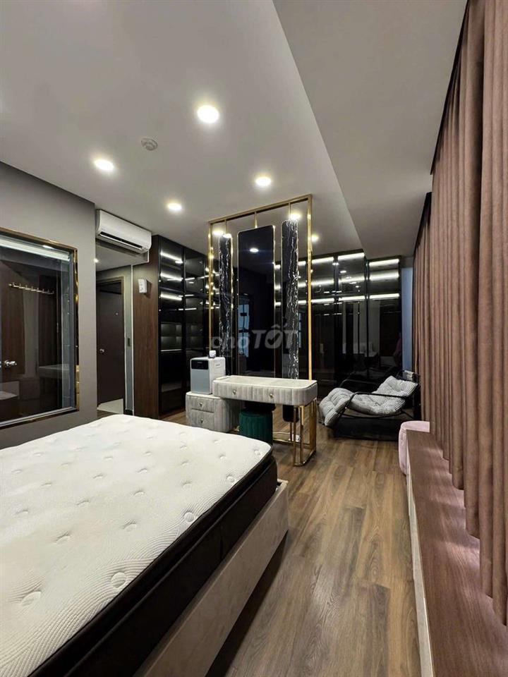 Căn hộ 120m2 3PN The Tresor Bến Vân Đồn Q4