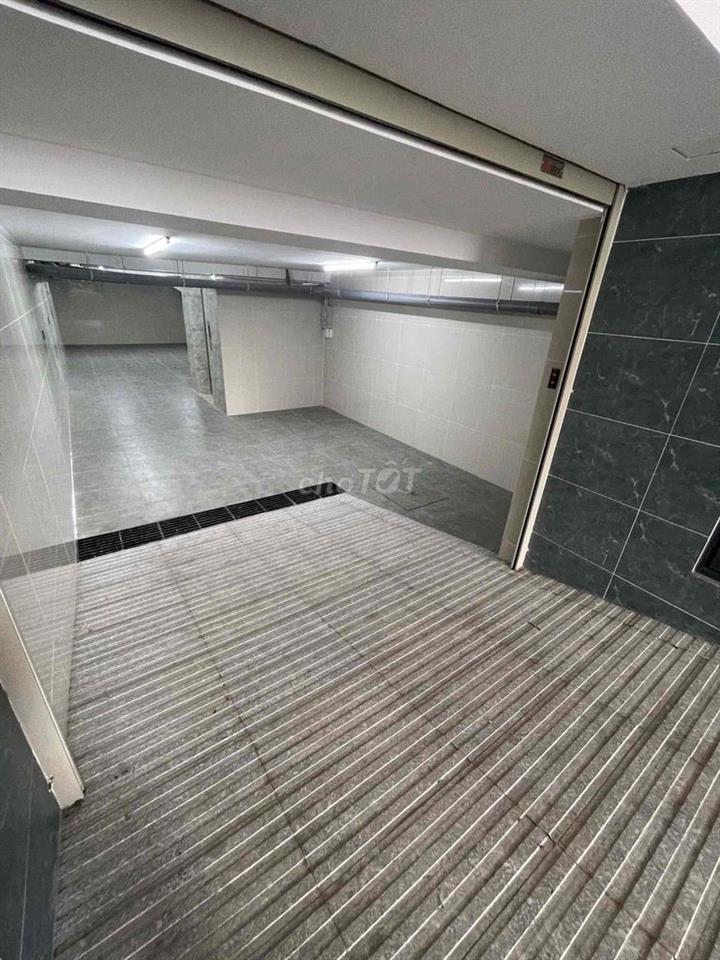 Căn 3PN full nội thất + nhà thang máy + xe đậu ở cổng