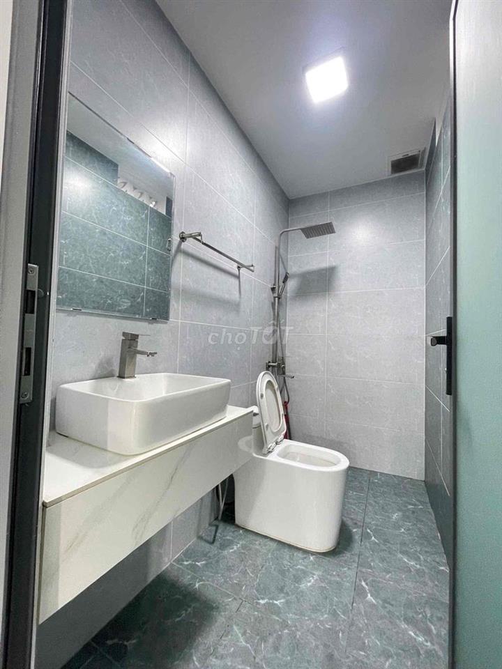 Căn 3PN full nội thất + nhà thang máy + xe đậu ở cổng