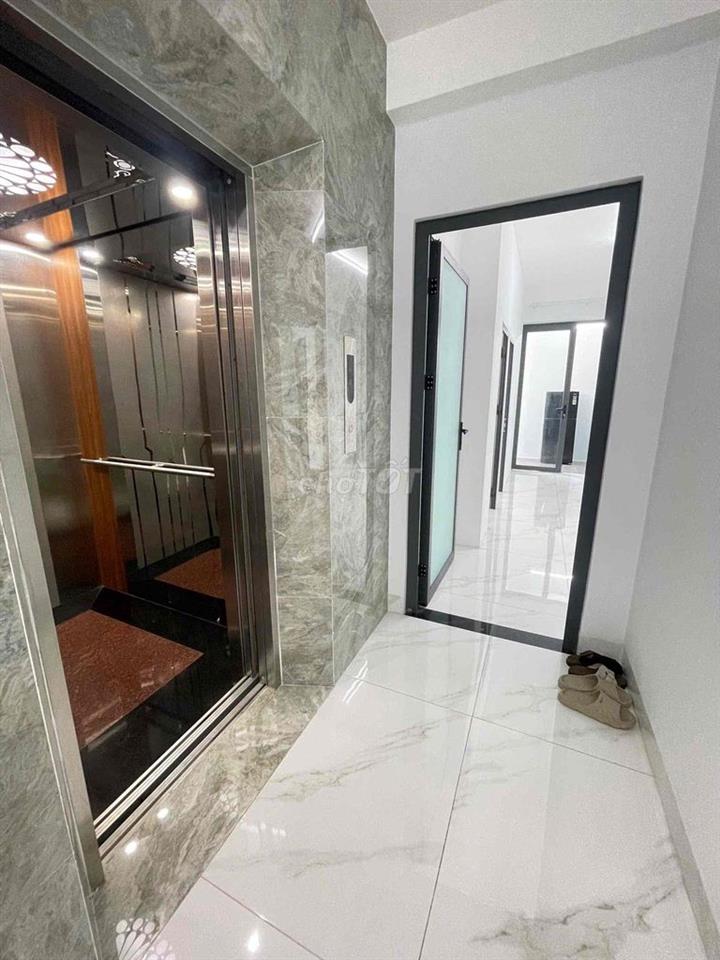 Căn 3PN full nội thất + nhà thang máy + xe đậu ở cổng