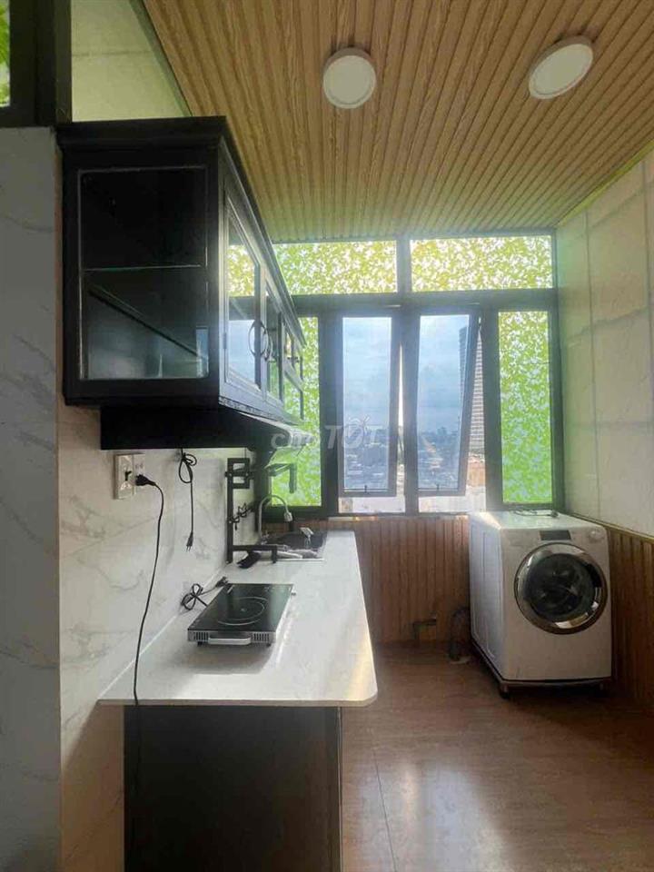 Chính Chủ Cho Thuê Penhouse Lầu 6 2pn 2wc Thang Máy Ful NT Lmark 81 Gi