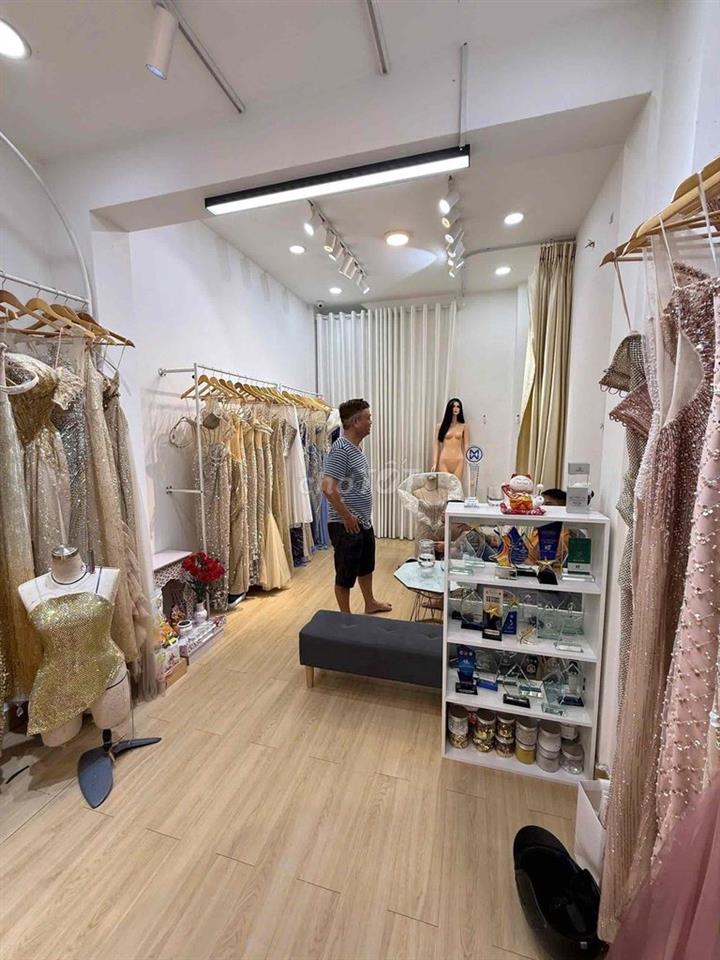 hơn 6 tỷ chốt được nhà MT hồ văn huê 4 tầng nha ae @All HĐT 20tr Ạ