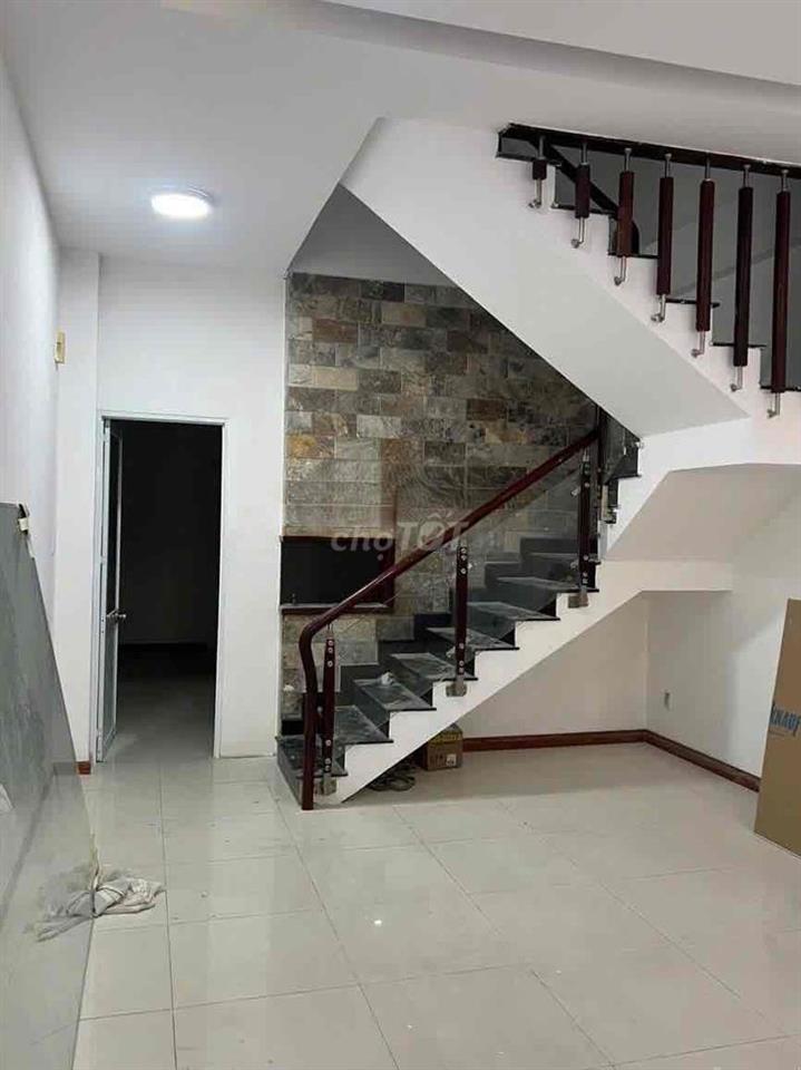 33 Đường số 3, Cư Xá Đô Thành, Quận 3 Diện tích: 4 x 15m Kết cấu: hầm,