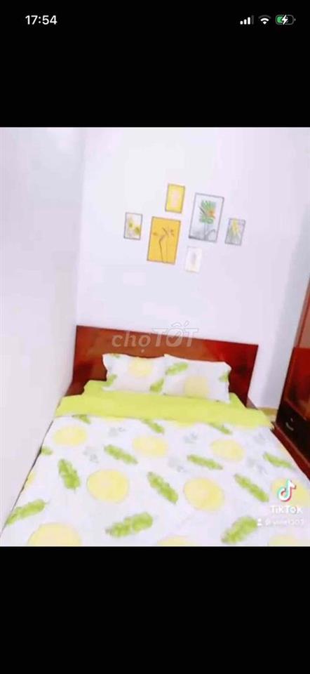 P4,78trTại 430/17 CMT8   ĐT 30m có 2 Cửa Sổ Thoáng mát. Ful nội Thất