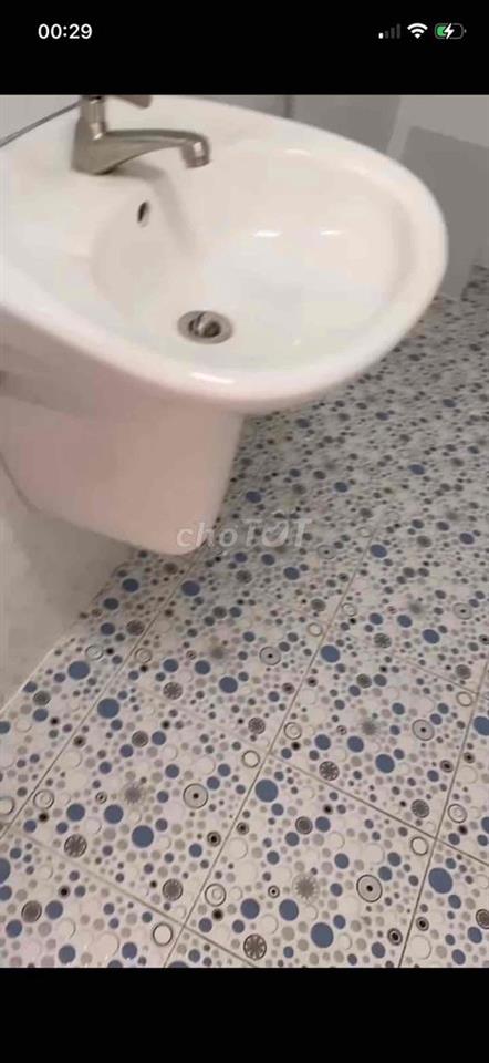 e có 2 phòng ngủ ở tầng 3 cho thue nguyên tầng gồm 2 máy lạnh máy nước