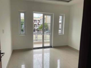 e có 2 phòng ngủ ở tầng 3 cho thue nguyên tầng gồm 2 máy lạnh máy nước
