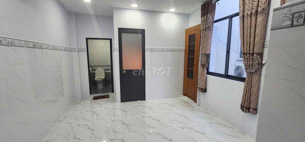 687/59/20 lạc long quân p10 tân bình ( 3,3x6) trệt 2 lầu, 2 pn ,3 wc .