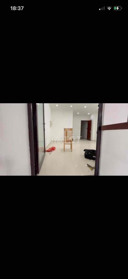 Mặt bằng rộng 25m2 Để xe dưới hầm, lề đường rộng Có nhà vệ sinh riêng,