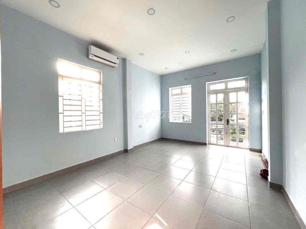 Nhà mới làm năm 2024 phù hợp gia đình dưới 6 người. Nhà sạch sẽ, rộng