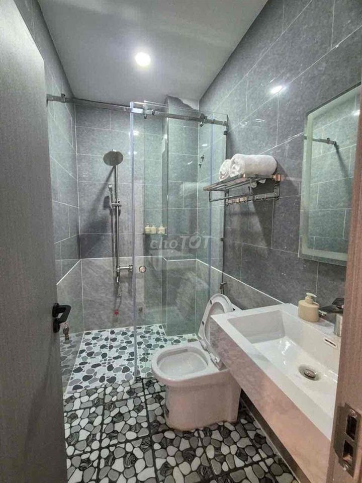 Cho thuê khách sạn MT Trần Hưng Đạo Q5 (đường 2 chiều). - Diện tích: 4
