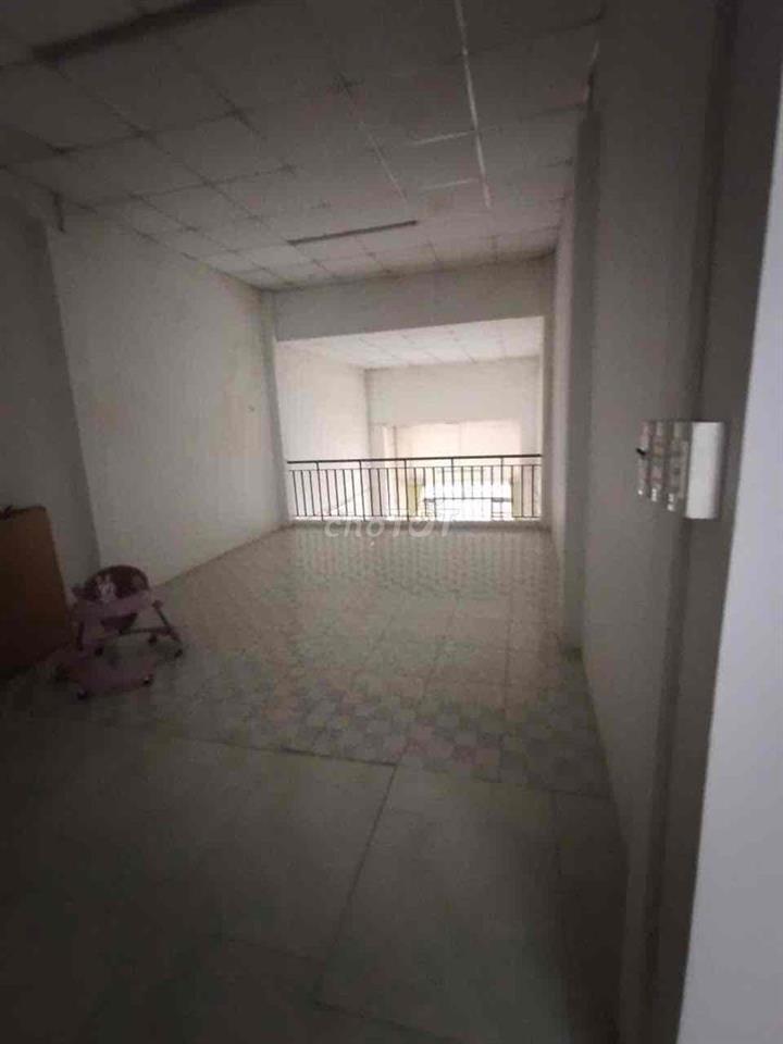 Chính Chủ Cho Thuê Nhà Nguyên Căn Gần Vin SG Park Hóc Môn Giá 9tr Ạ .