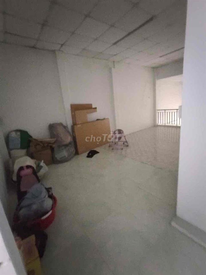 Chính Chủ Cho Thuê Nhà Nguyên Căn Gần Vin SG Park Hóc Môn Giá 9tr Ạ .
