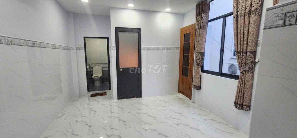 🆘🆘🆘GÓC CHO THUÊ 🆘🆘🆘 Cho thuê nhà 687 Lạc Long Quân 1 trệt 2 lầu 2 pn,