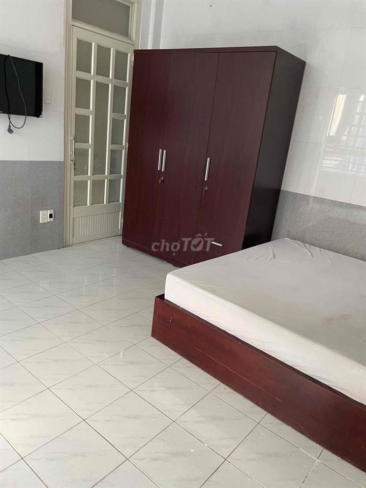 Chính Chủ Cho Thuê Phòng Ban Công Ở 98 Lê Lai Bến Thành Q.1 Giá 6,9tr