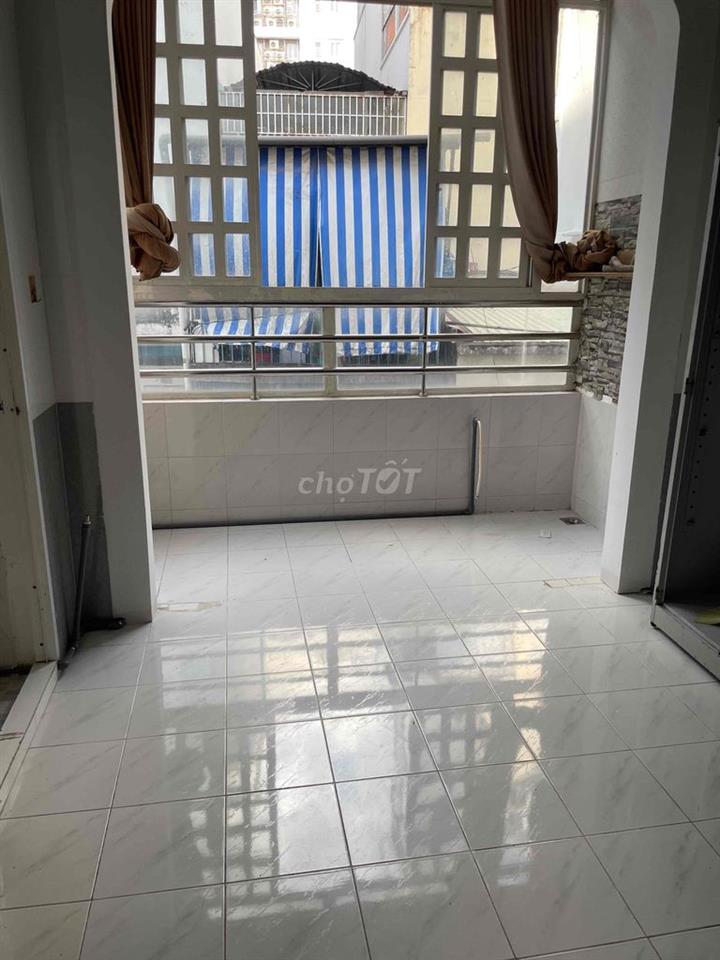 Chính Chủ Cho Thuê Phòng Ban Công Ở 98 Lê Lai Bến Thành Q.1 Giá 6,9tr