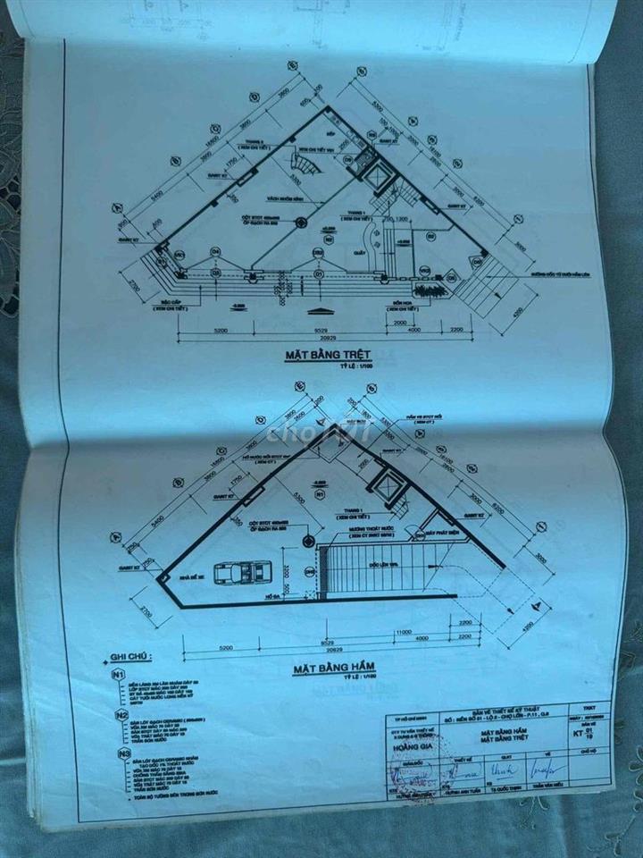 Tổng diện tích sử dụng: 1000m² Mặt tiền rộng 20m Kết cấu: 1 hầm – 1 tr