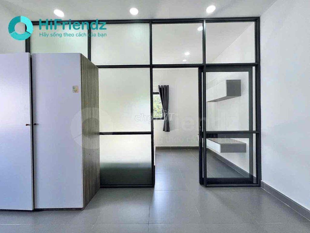 1/10 trống căn Studio tầng thượng 20m2 có ban công lién giá 6tr5 Toà n