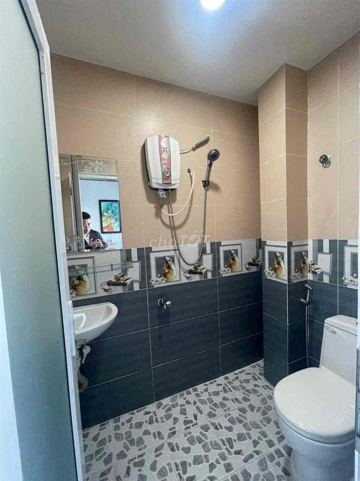 CHDV MT P26 Bình Thạnh 7m x 40 1 trệt 2 lầu 13p 1mb 14wc (mb 4m x 25m