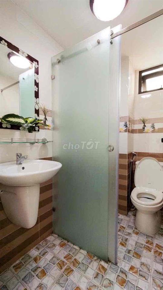1/9 trống    236/3 Điện Biên Phủ p17 Bình Thạnh sát trường UFE  Nước 1
